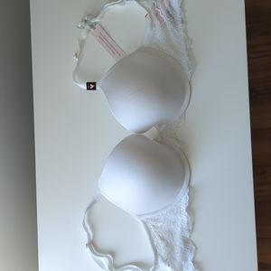 NWT Victoria's Secret 32DD Bra